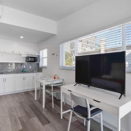 Spacious Studio With Balcony And Parking At The Beach -M46 好莱坞 外观 照片