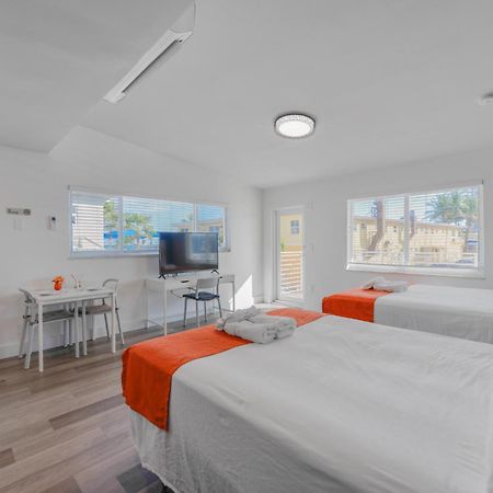 Spacious Studio With Balcony And Parking At The Beach -M46 好莱坞 外观 照片