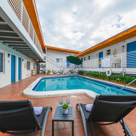 Spacious Studio With Balcony And Parking At The Beach -M46 好莱坞 外观 照片