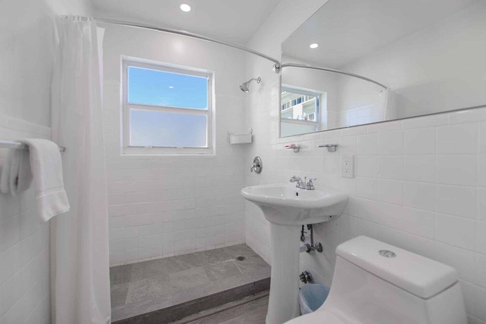 Spacious Studio With Balcony And Parking At The Beach -M46 好莱坞 外观 照片