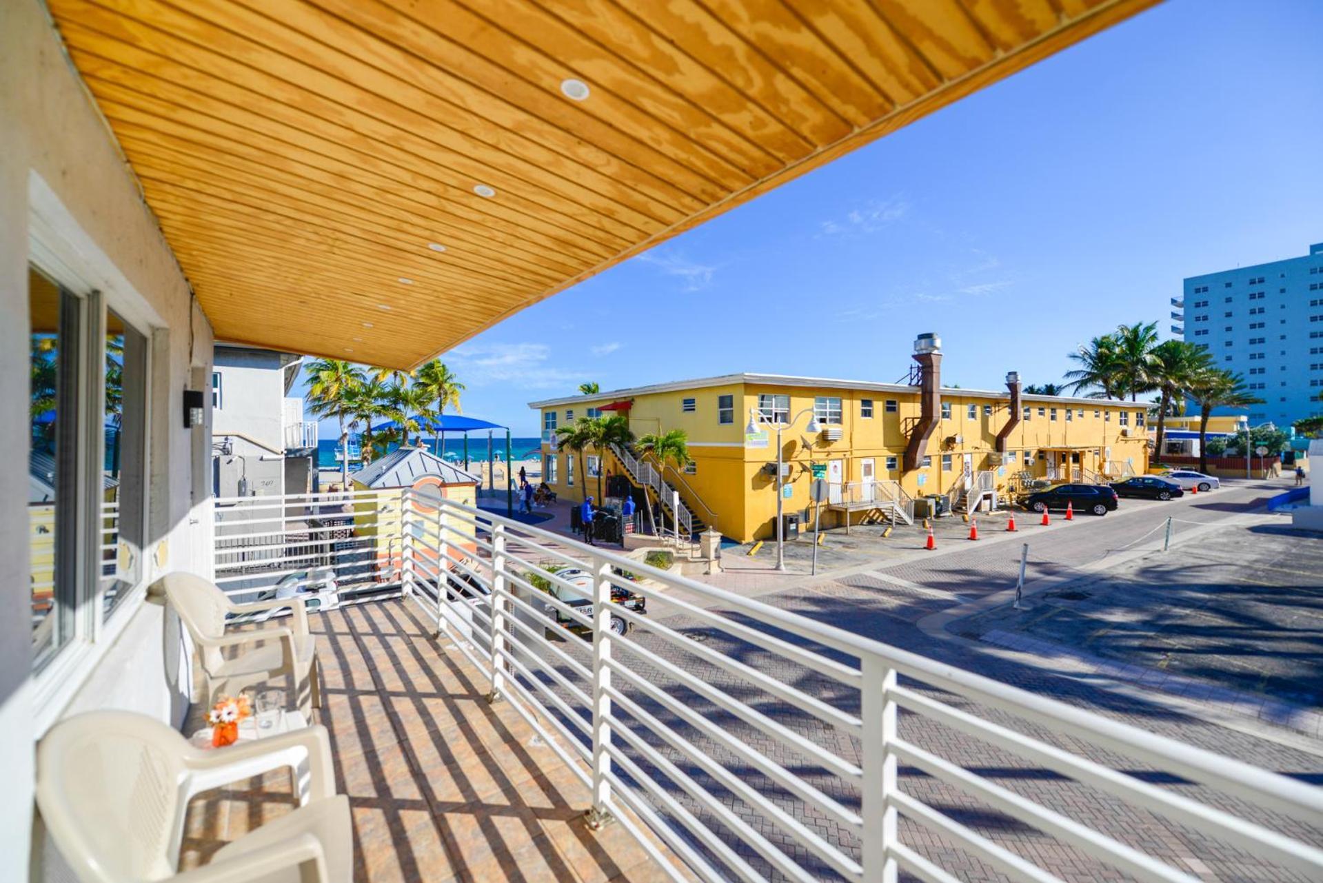 Spacious Studio With Balcony And Parking At The Beach -M46 好莱坞 外观 照片