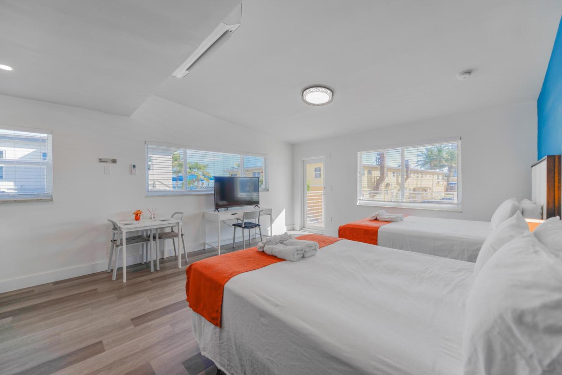 Spacious Studio With Balcony And Parking At The Beach -M46 好莱坞 外观 照片