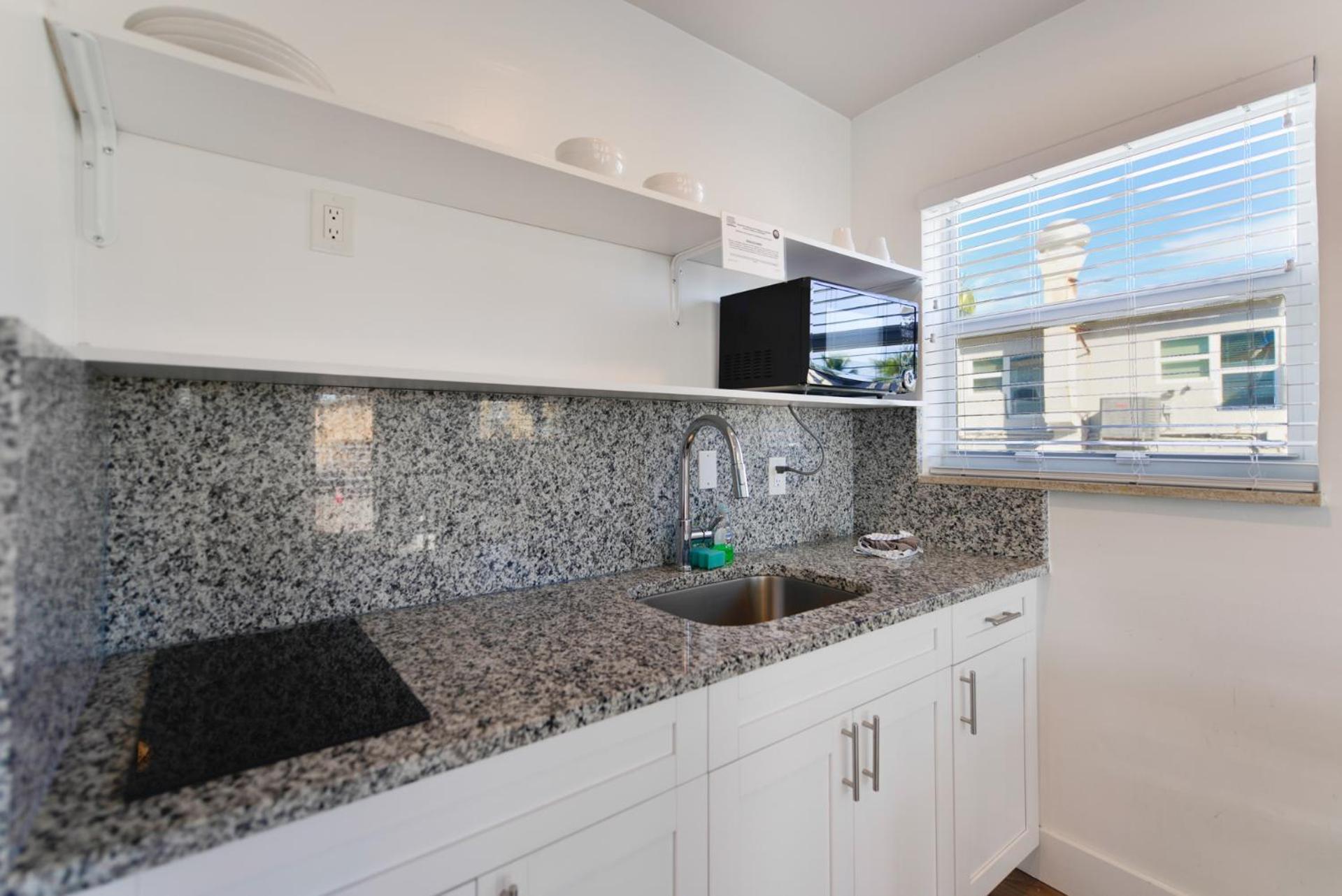 Spacious Studio With Balcony And Parking At The Beach -M46 好莱坞 外观 照片