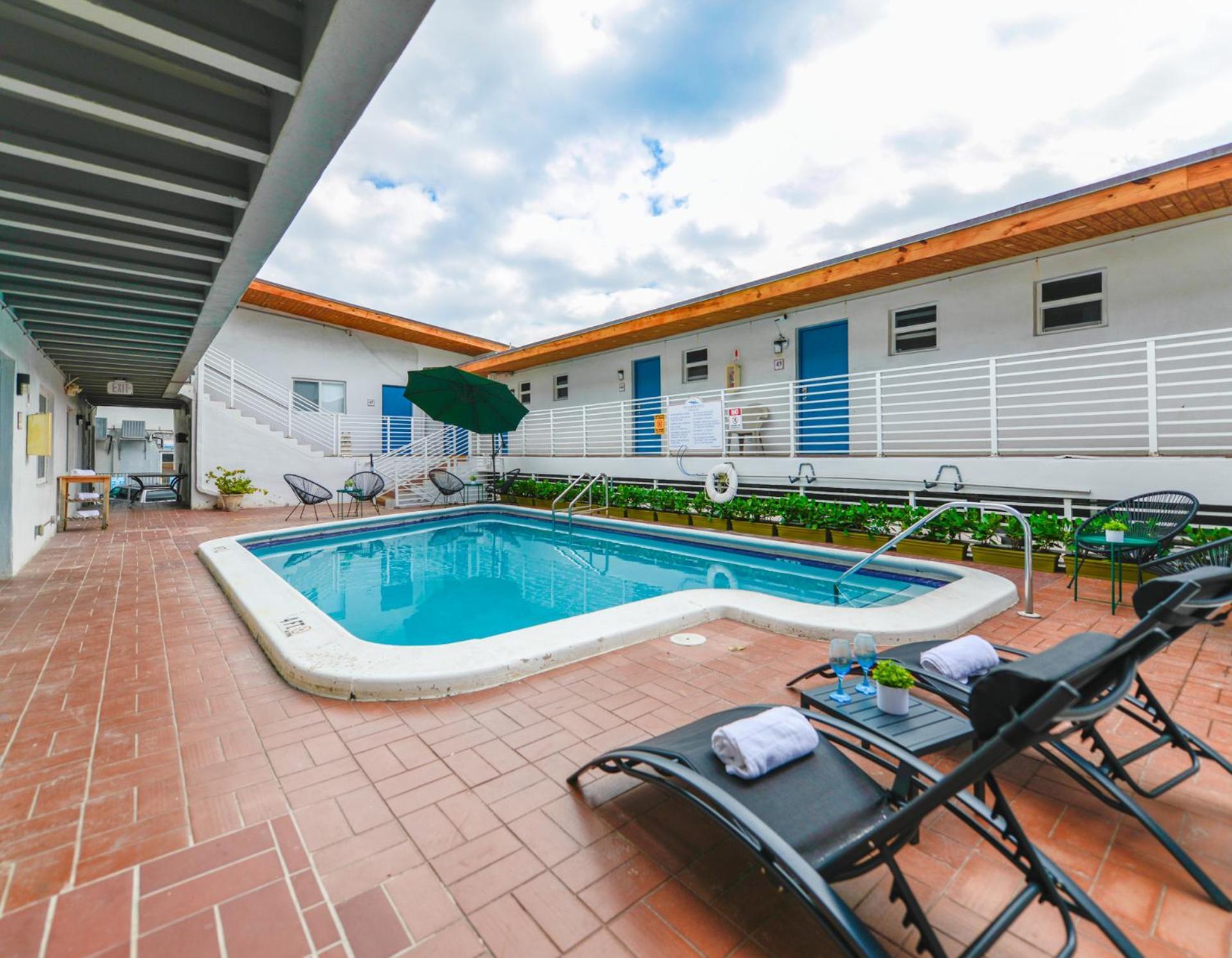 Spacious Studio With Balcony And Parking At The Beach -M46 好莱坞 外观 照片